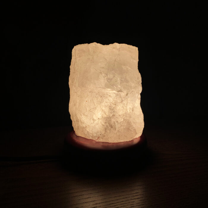 Χειροποίητο φωτιστικό ακατέργαστος Λευκός Χαλαζίας – Ο βασιλιάς των λίθων