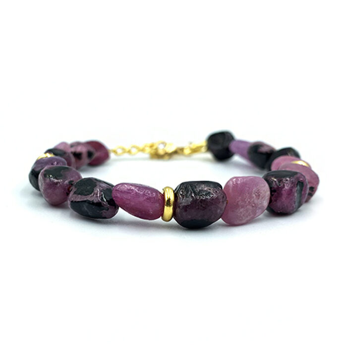 Χειροποίητο βραχιόλι με Ρουμπίνι  – Ο πολύτιμος λίθος του πάθους και της αγάπης