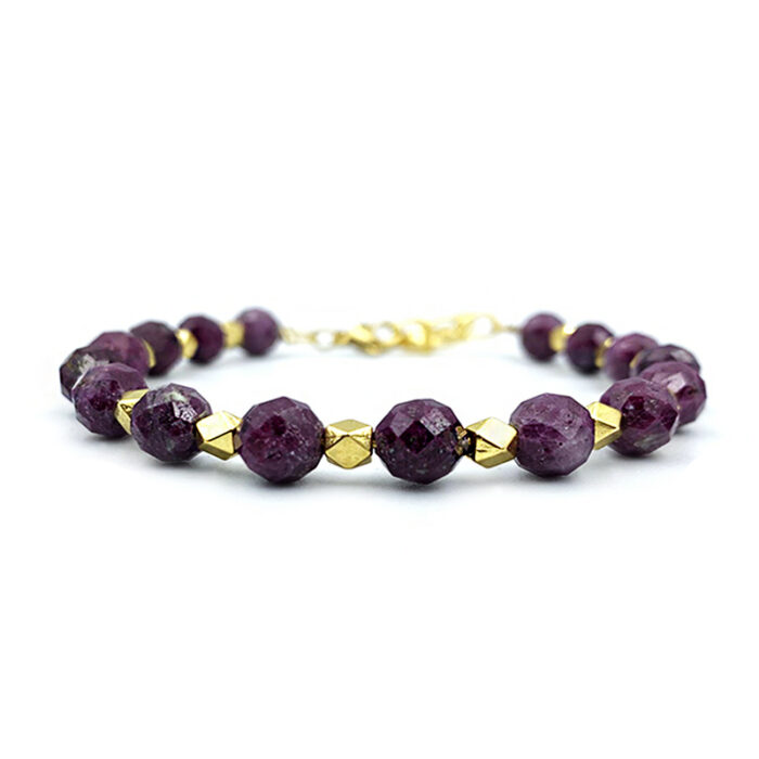 Χειροποίητο βραχιόλι με Ρουμπίνι (6mm – ταγέ) – Ο πολύτιμος λίθος του πάθους και της αγάπης