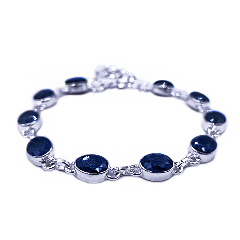Χειροποίητο ασημένιο βραχιόλι με Μπλε Ζαφείρι (οβάλ– ταγέ) – Ο Βασιλικός πολύτιμος λίθος