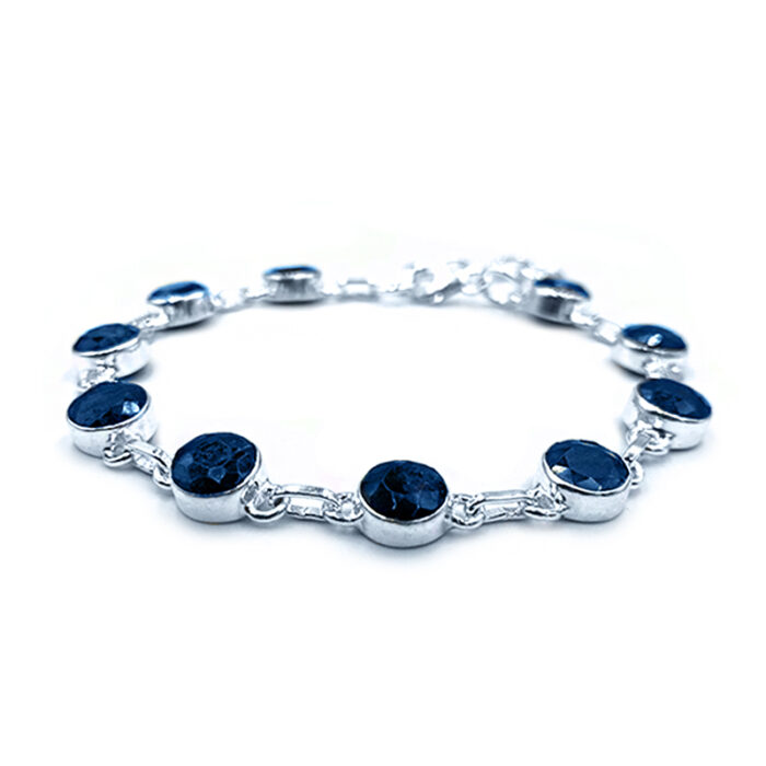 Χειροποίητο ασημένιο βραχιόλι με Μπλε Ζαφείρι (στρογγυλο – ταγέ) – Ο Βασιλικός πολύτιμος λίθος