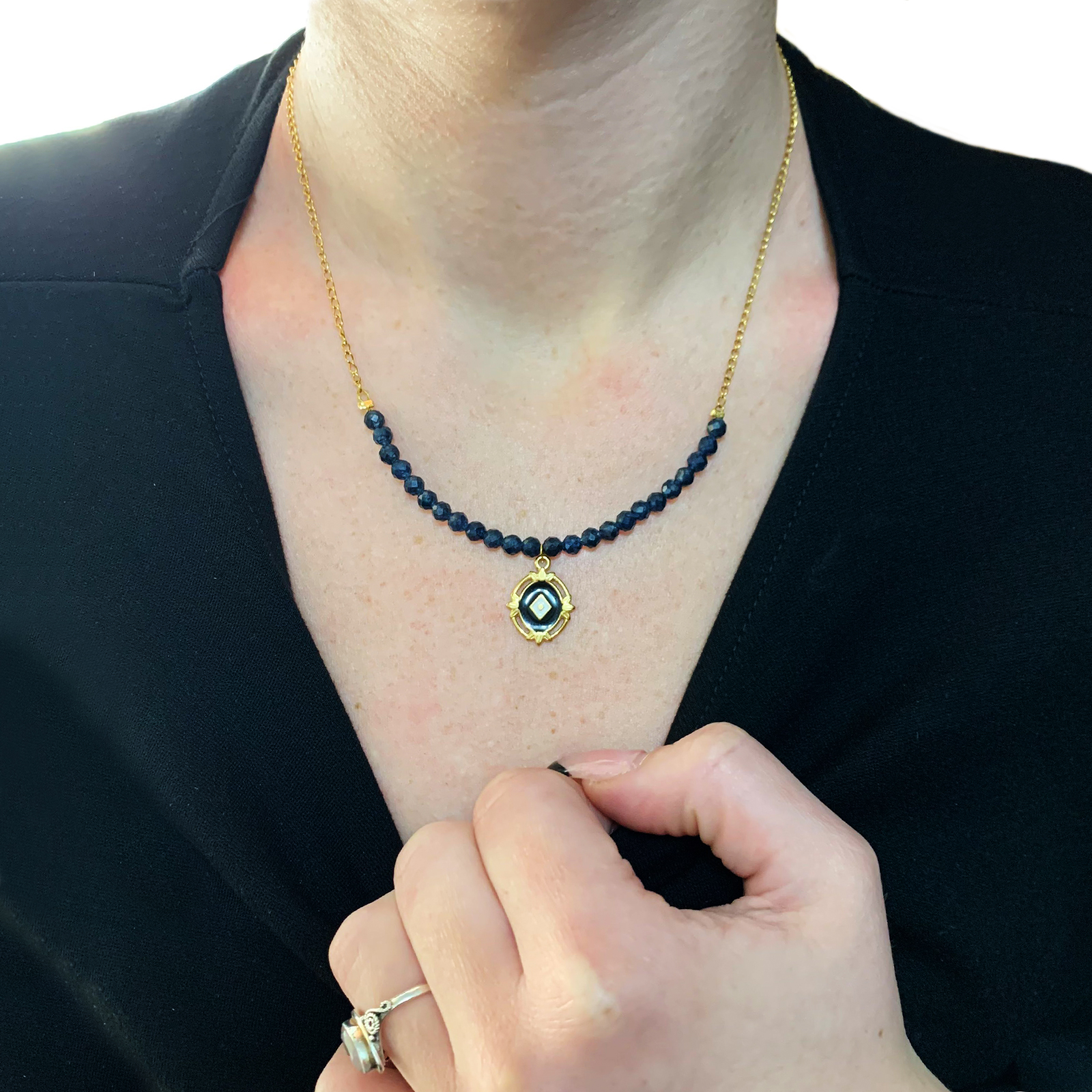 Χειροποίητο κολιέ με Μπλε Ζαφείρι (ταγέ 4mm) – Ο Βασιλικός πολύτιμος λίθος - Image 2