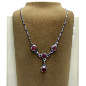 Χειροποίητο ασημένιο κολιέ με τέσσερα Ρουμπίνια – Ο πολύτιμος λίθος του πάθους και της αγάπης