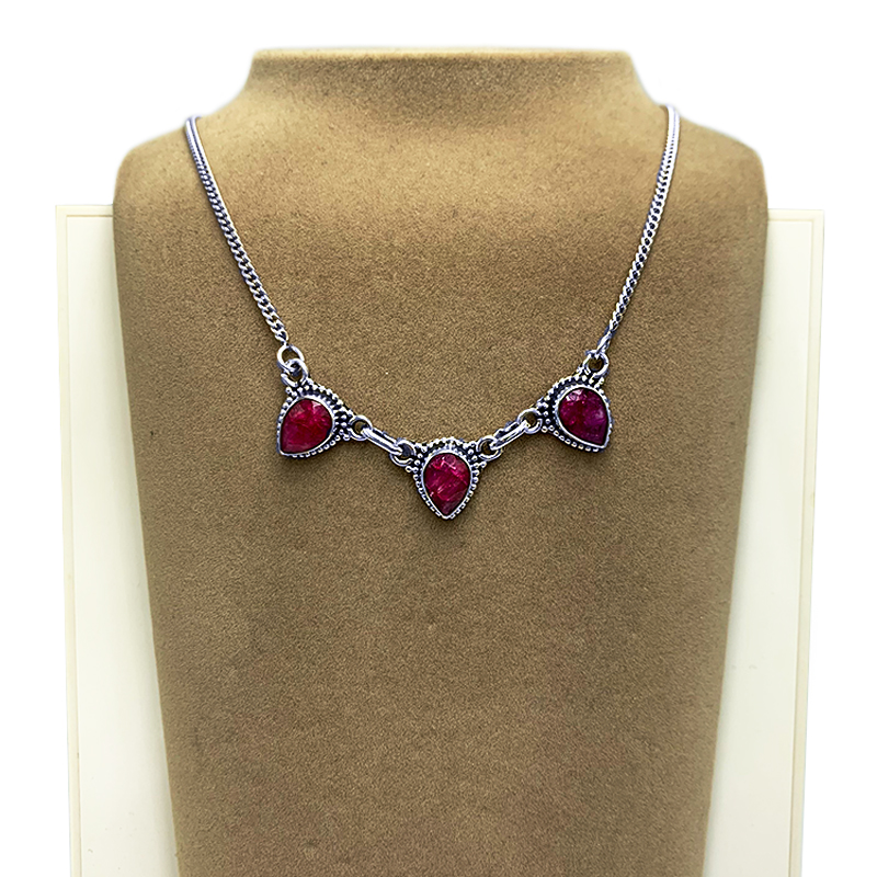 Χειροποίητο ασημένιο κολιέ με Ρουμπίνια – Ο πολύτιμος λίθος του πάθους και της αγάπης - Image 2
