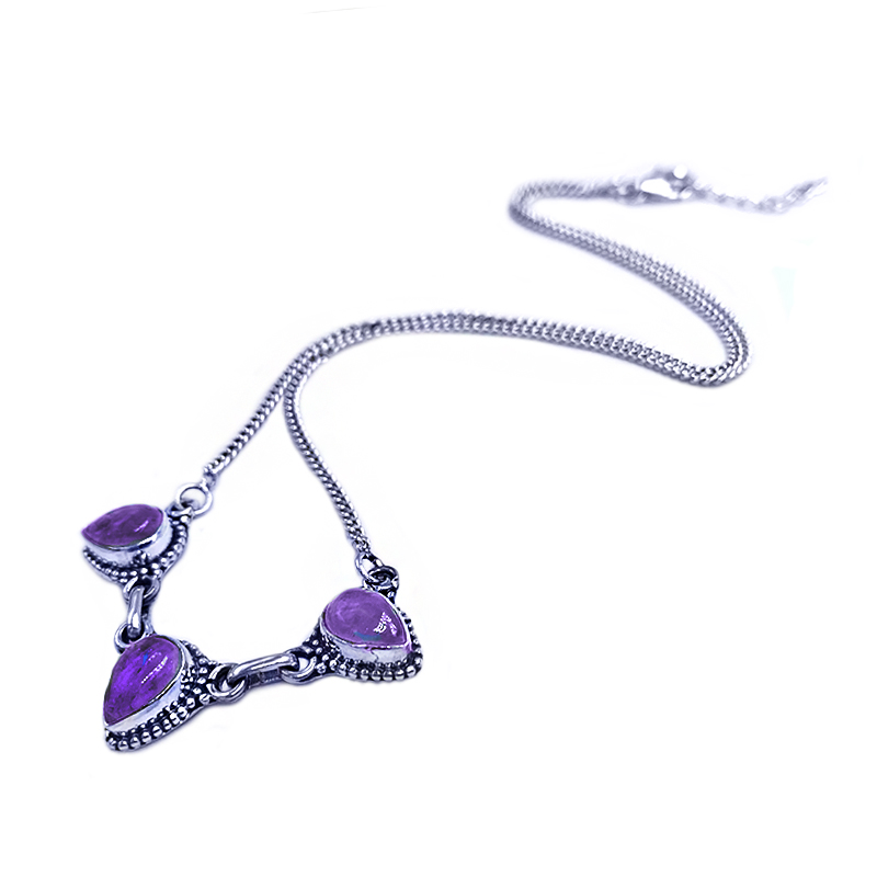 Ασημένιο χειροποίητο κολιέ Αμέθυστος τριπλό δάκρυ – Ο λίθος της ηρεμίας και της πίστης - Image 3