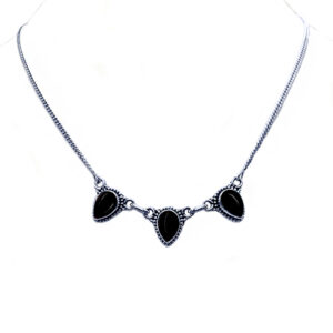 Ασημένιο χειροποίητο κολιέ Μαύρος Όνυχας τριπλό δάκρυ – Ο λίθος της αντοχής και της επιμονής