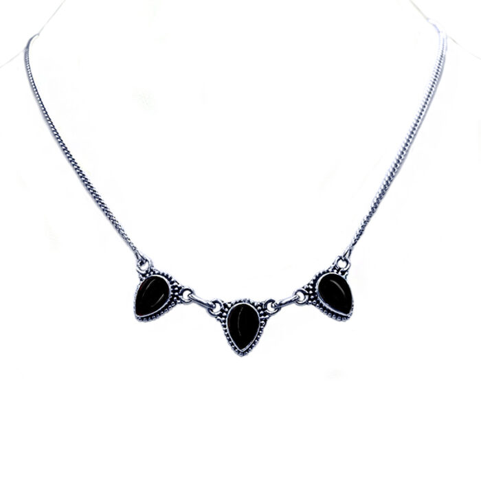 Ασημένιο χειροποίητο κολιέ Μαύρος Όνυχας τριπλό δάκρυ – Ο λίθος της αντοχής και της επιμονής
