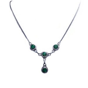 Χειροποίητο κολιέ από ασήμι 925° με Σμαράγδια – Ο πολύτιμος λίθος της πίστης και της ακεραιότητας