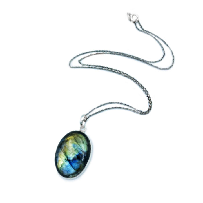 Χειροποίητο μενταγιόν με Λαμπραδορίτη (οβάλ 3,5 Χ 2,5 cm) από ασήμι 925°