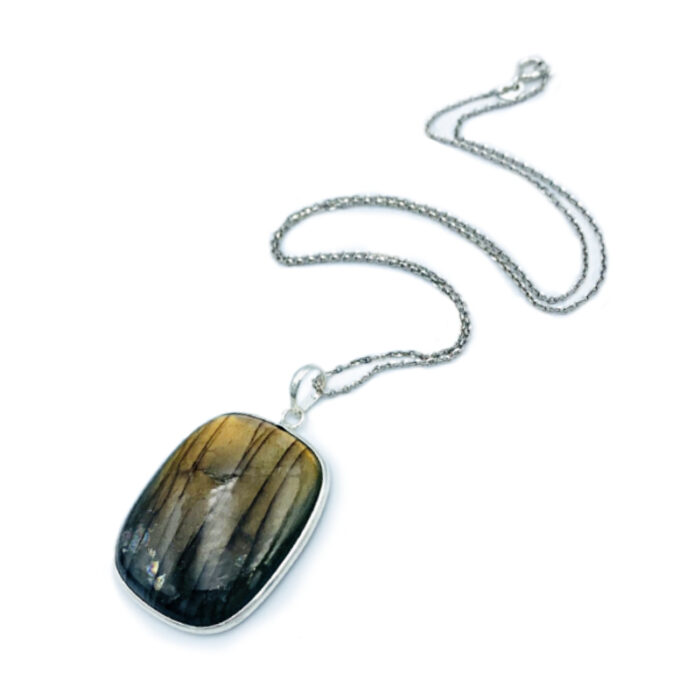 Χειροποίητο μενταγιόν με Λαμπραδορίτη (ορθογώνιο 3,5 Χ 3cm) από ασήμι 925°