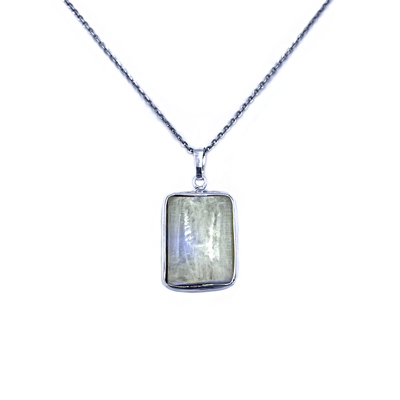 Ασημένιο χειροποίητο μενταγιόν με Φεγγαρόπετρα (Moonstone) – Ο λίθος της διαίσθησης