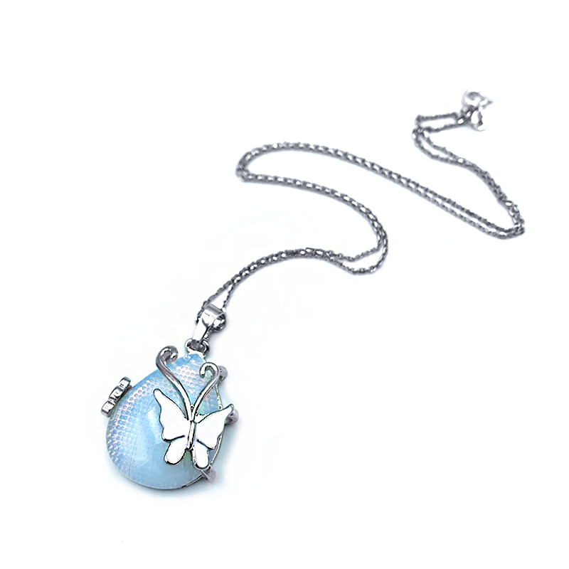 Μενταγιόν με Φεγγαρόπετρα (Moonstone) και πεταλούδα – Ο λίθος της διαίσθησης - Image 2