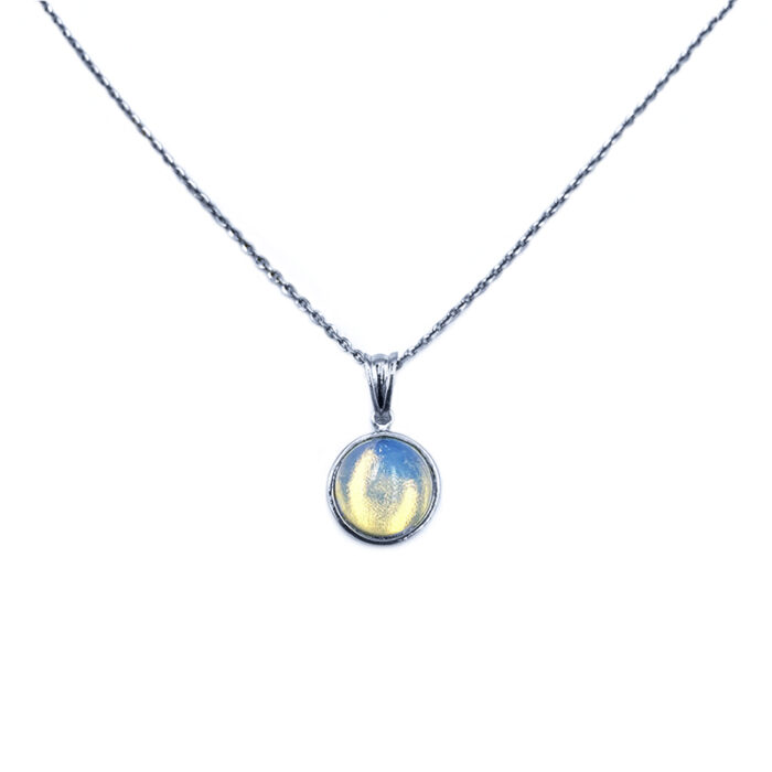 Χειροποίητο Ασημένιο Μενταγιόν με Φεγγαρόπετρα (Moonstone) – Ο λίθος της διαίσθησης