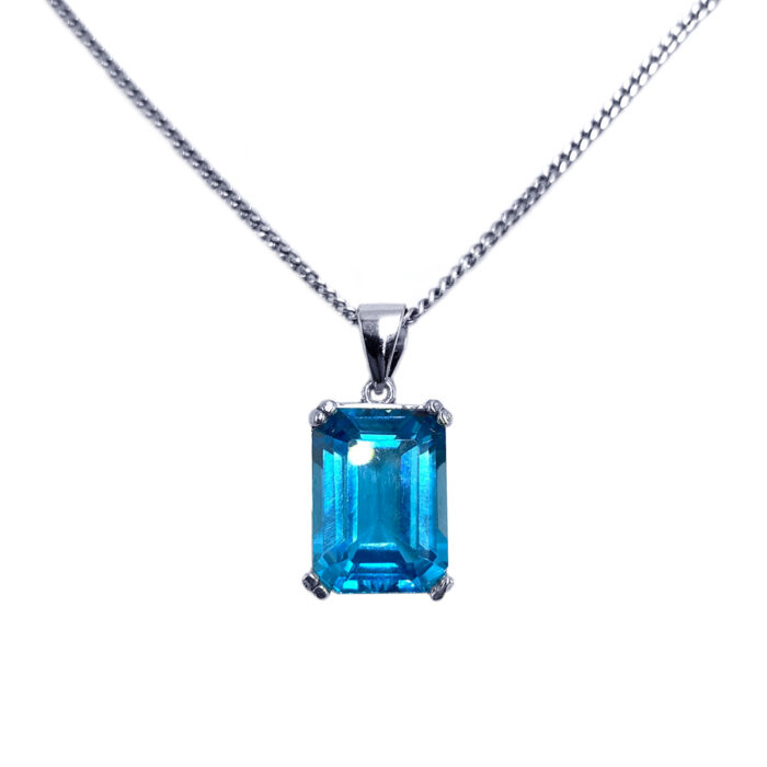 Χειροποίητο ασημένιο μενταγιόν με Μπλε Τοπάζι (Blue Topaz) – Ο λίθος της ηρεμίας και της διαύγειας