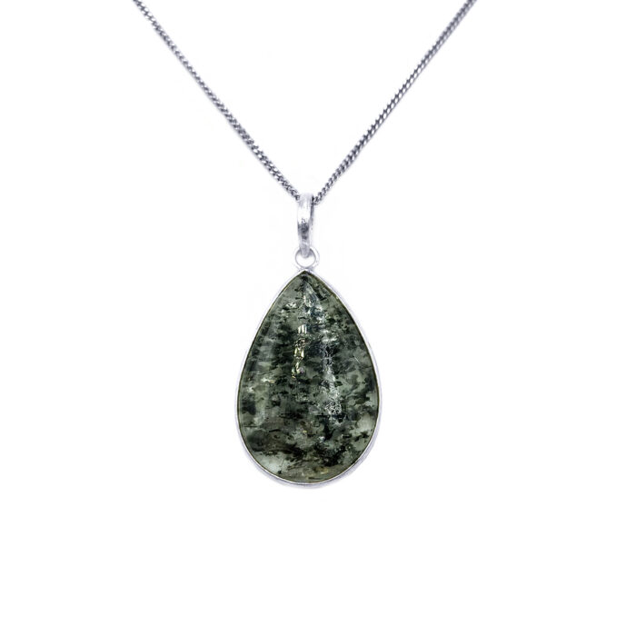 Χειροποίητο ασημένιο μενταγιόν Λευκός χαλαζίας και πράσινη Τουρμαλίνη (δάκρυ 3,2 Χ 2,2εκ.)