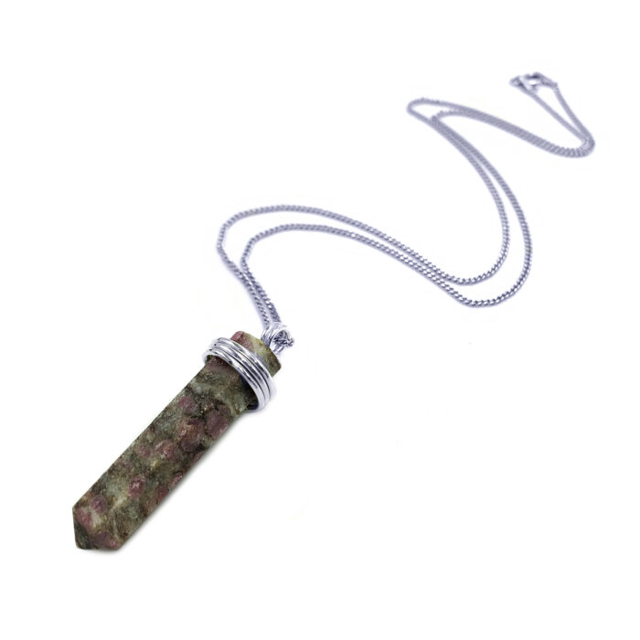 Χειροποίητο ασημένιο φυλαχτό Ροδονίτης – Ο λίθος της στοργής και της σύνδεσης