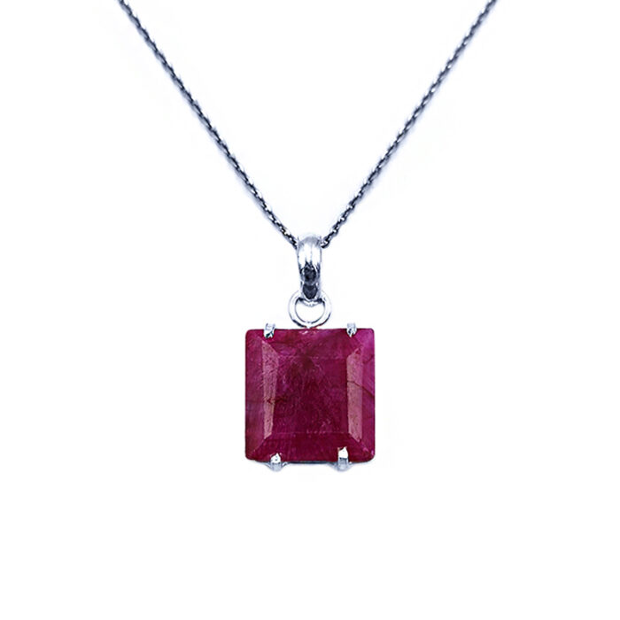 Χειροποίητο ασημένιο μενταγιόν με Ρουμπίνι (τετράγωνο 1,6cm) – Ο πολύτιμος λίθος του πάθους και της αγάπης