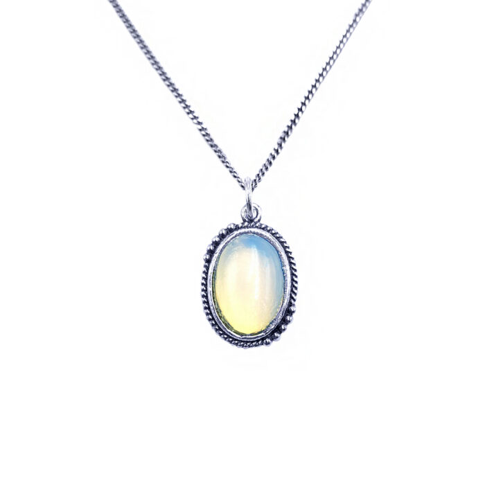 Χειροποίητο μενταγιόν Φεγγαρόπετρα (Moonstone) οβάλ-καπουσόν σε ασήμι 925° – Ο λίθος της διαίσθησης