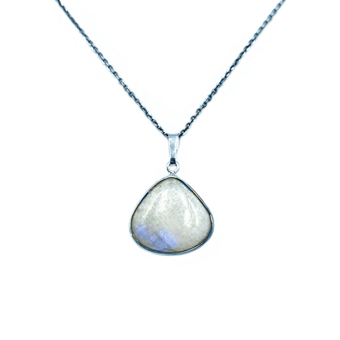 Χειροποίητο ασημένιο μενταγιόν με Φεγγαρόπετρα (Moonstone) (1.7 Χ 1.9cm) – Ο λίθος της διαίσθησης
