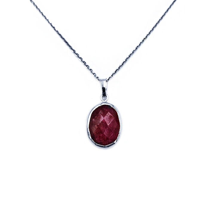 Χειροποίητο ασημένιο μενταγιόν με Ρουμπίνι (οβάλ – ταγέ 1,6 X 1,2cm) – Ο πολύτιμος λίθος του πάθους και της αγάπης