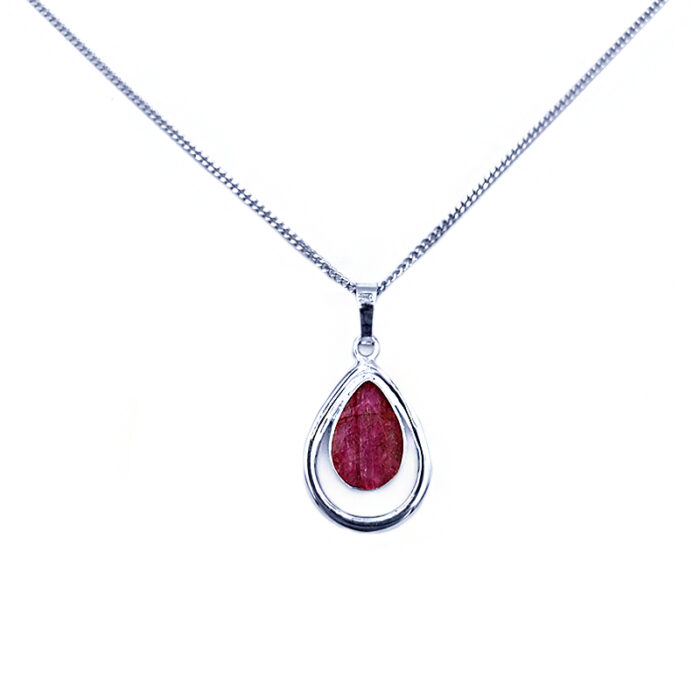 Χειροποίητο ασημένιο μενταγιόν με Ρουμπίνι (δάκρυ ταγέ) – Ο πολύτιμος λίθος του πάθους και της αγάπης