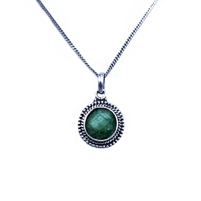 Χειροποίητο ασημένιο μενταγιόν με Σμαράγδι 1cm – Ο πολύτιμος λίθος της πίστης και της ακεραιότητας