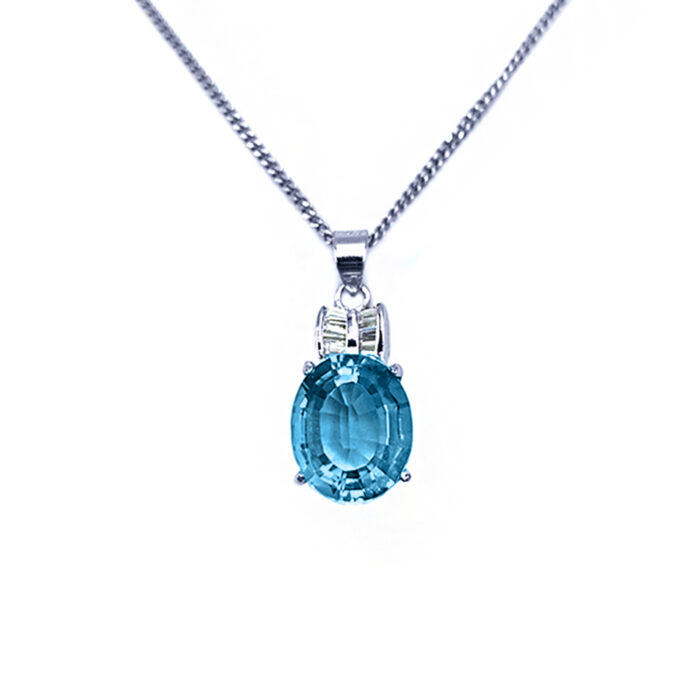 Χειροποίητο ασημένιο μενταγιόν με οβάλ Μπλε Τοπάζι (Blue Topaz) και ζιργκόν – Ο λίθος της ηρεμίας και της διαύγειας