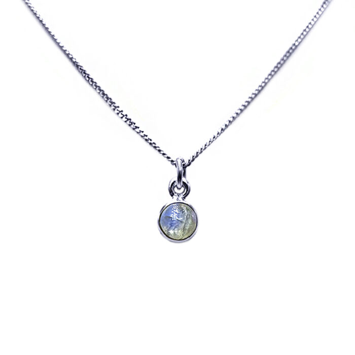 Χειροποίητο Ασημένιο Μενταγιόν με Φεγγαρόπετρα (Moonstone) στρογγυλο – Ο λίθος της διαίσθησης