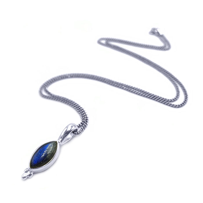 Χειροποίητο μενταγιόν Λαμπραδορίτης (ναβέτα) σε ασήμι 925° – Ο λίθος της πνευματικότητας