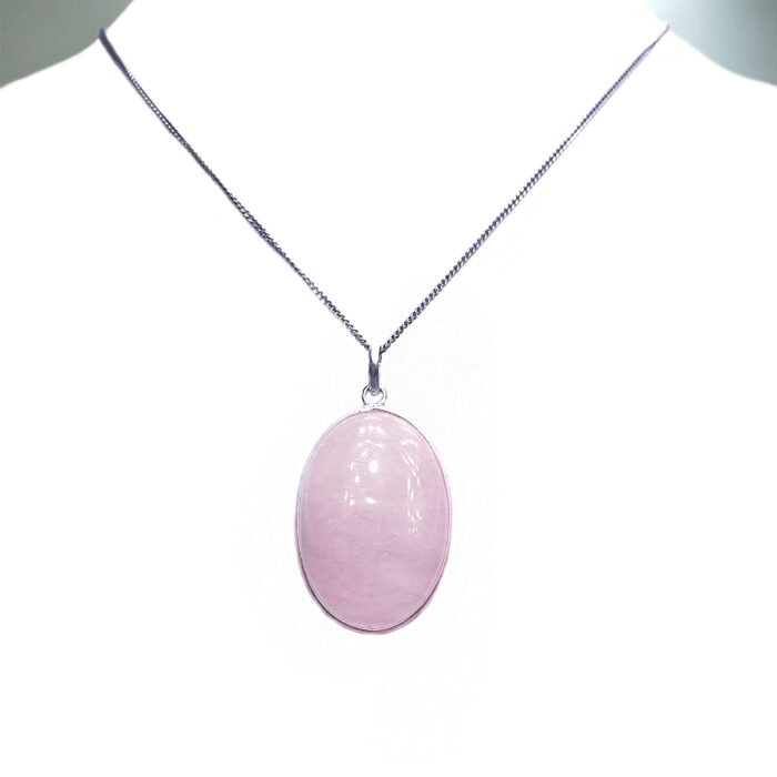 Χειροποίητο ασημένιο μενταγιόν Ροζ Χαλαζίας (οβάλ) – Ο λίθος της αγάπης