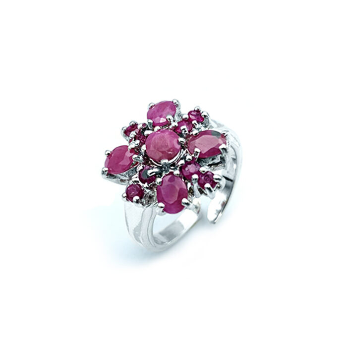 Χειροποίητο ασημένιο δαχτυλίδι με Ρουμπίνι – Ο πολύτιμος λίθος του πάθους και της αγάπης