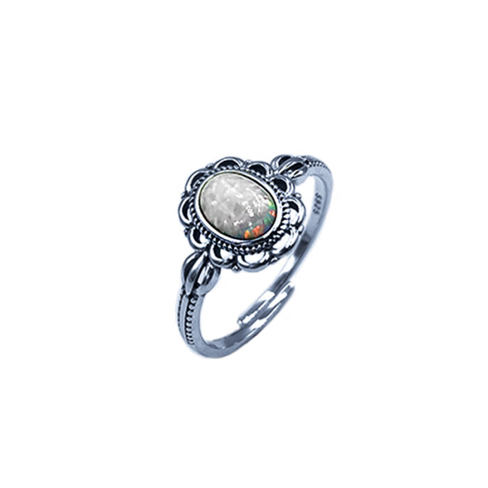 Χειροποίητο ασημένιο δαχτυλίδι με οβάλ Οπάλιο – Ο λίθος της δημιουργικής ικανότητας