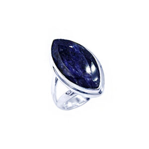 Χειροποίητο ασημένιο δαχτυλίδι με μπλε Ζαφείρι ναβέτα – Ο Βασιλικός πολύτιμος λίθος