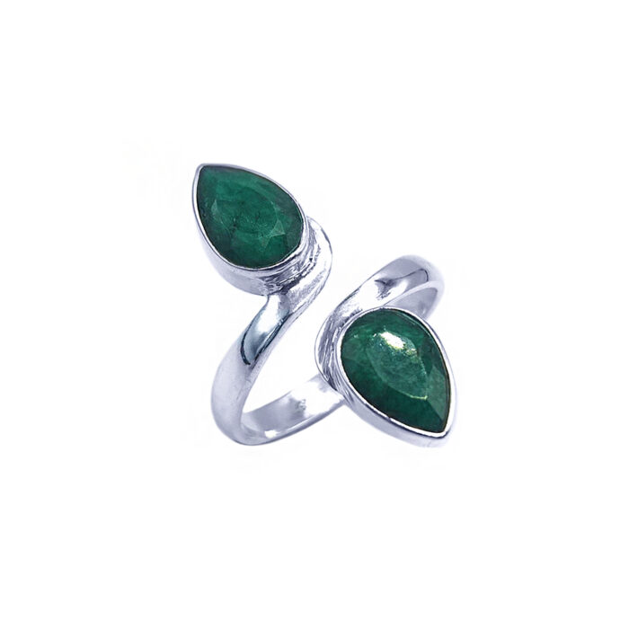 Χειροποίητο ασημένιο δαχτυλίδι με διπλό Σμαράγδι (δάκρυ) – Ο πολύτιμος λίθος της πίστης και της ακεραιότητας
