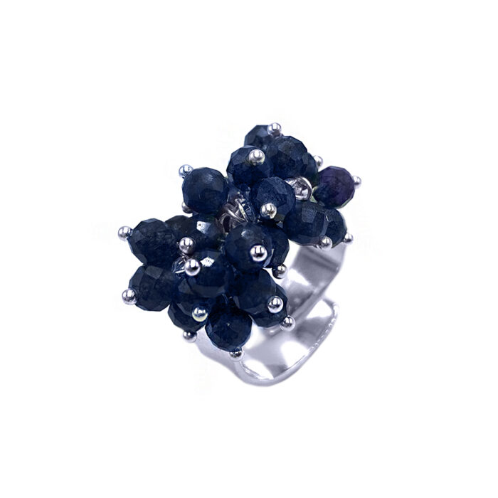 Χειροποίητο ασημένιο δαχτυλίδι με μπλε Ζαφείρια 4mm – Ο Βασιλικός πολύτιμος λίθος