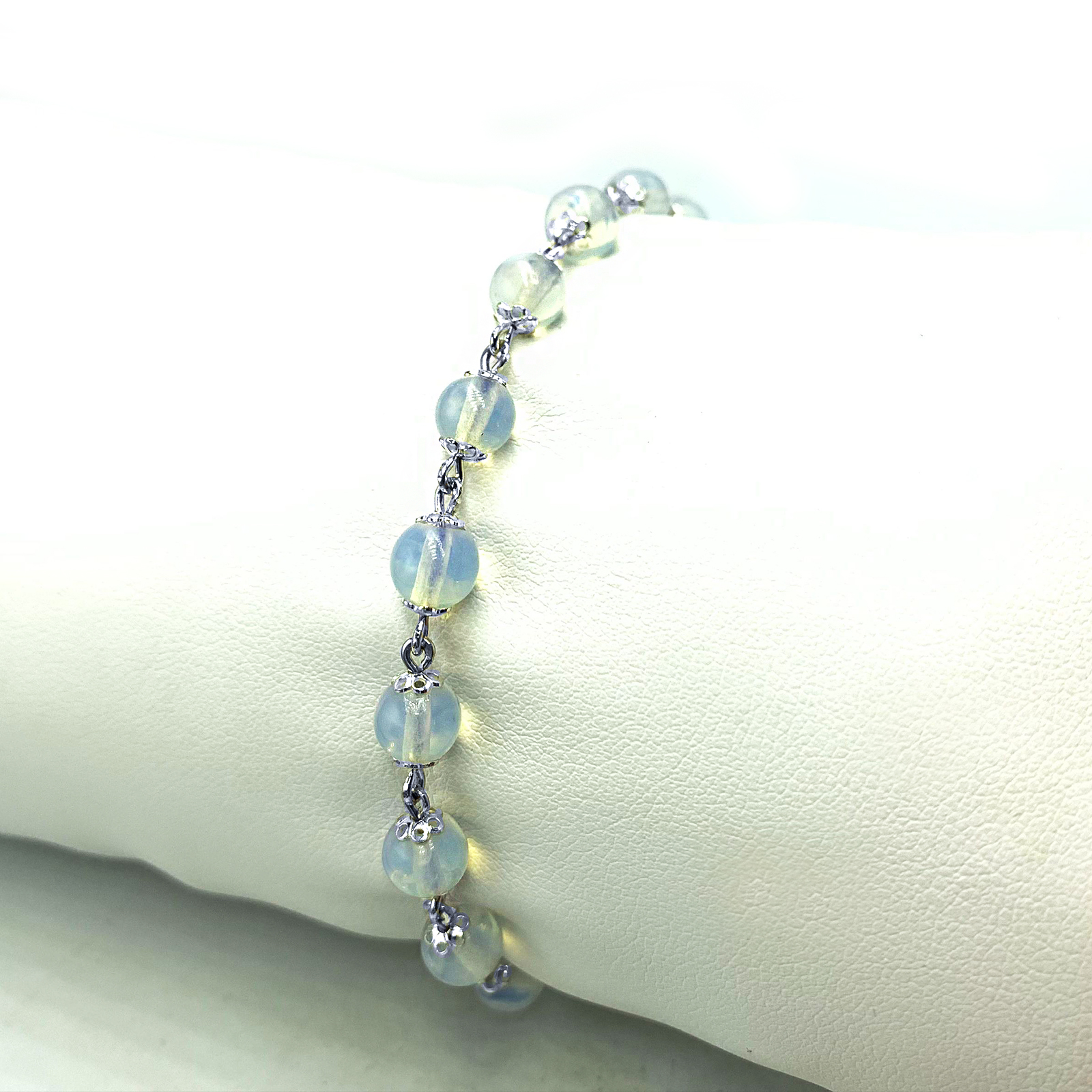 Χειροποίητο ασημένιο βραχιόλι με Φεγγαρόπετρα (Moonstone) 6mm – Ο λίθος της διαίσθησης - Image 2